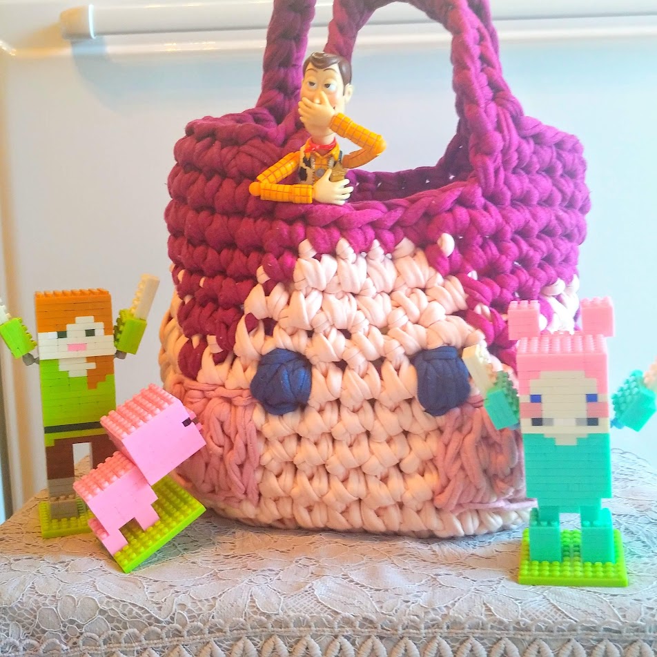 ニラ子の顔型バッグ